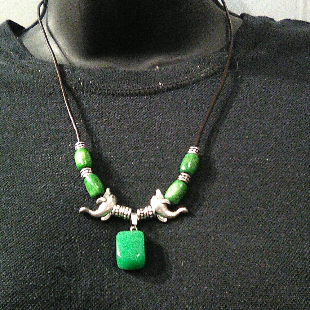 New beauty polished green stone necklace